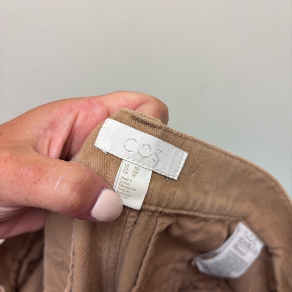 COS Mens Tan Pleated Soft Cotton Tapered Leg Trousers - Picture 9 of 11